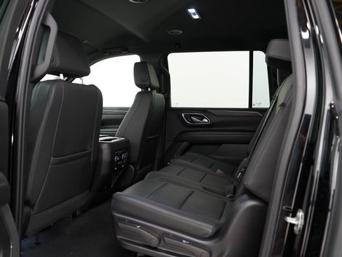 Used 2023 Chevrolet Suburban Z71 w/ Luxury Package AWD/4WD image 19