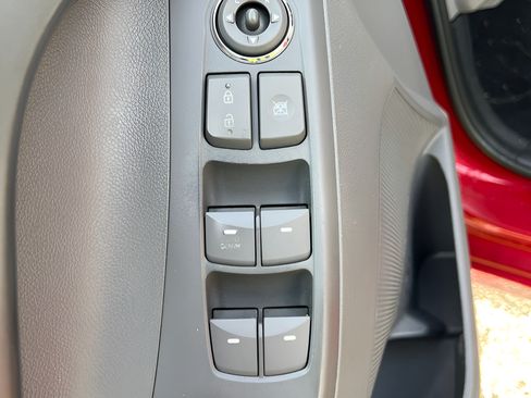 Used 2013 Hyundai Elantra GLS FWD image 13