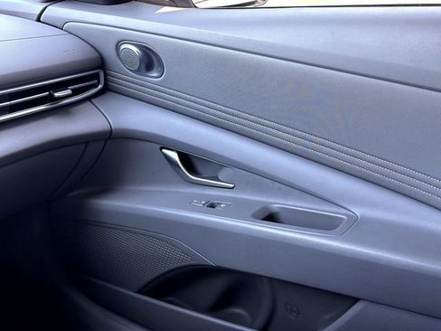 Used 2024 Hyundai Elantra SEL w/ Convenience Package image 27