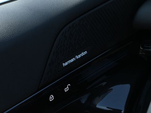 Certified 2024 BMW 530i w/ Convenience Package image 31