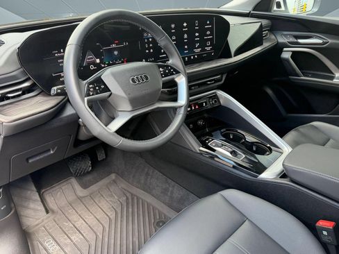 Certified 2025 Audi Q5 Premium w/ Convenience Package AWD/4WD image 4
