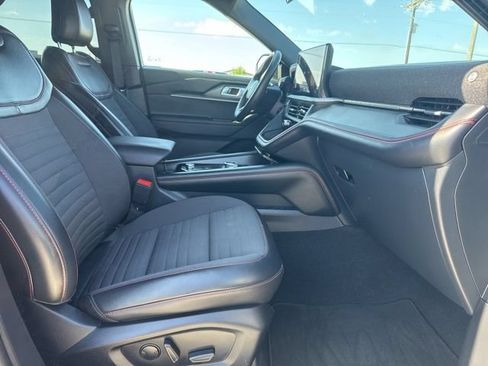 Used 2025 Ford Explorer ST-Line w/ ST-Line Street Pack AWD/4WD image 18