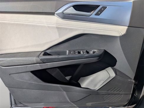 New 2026 Volkswagen Taos SE image 23