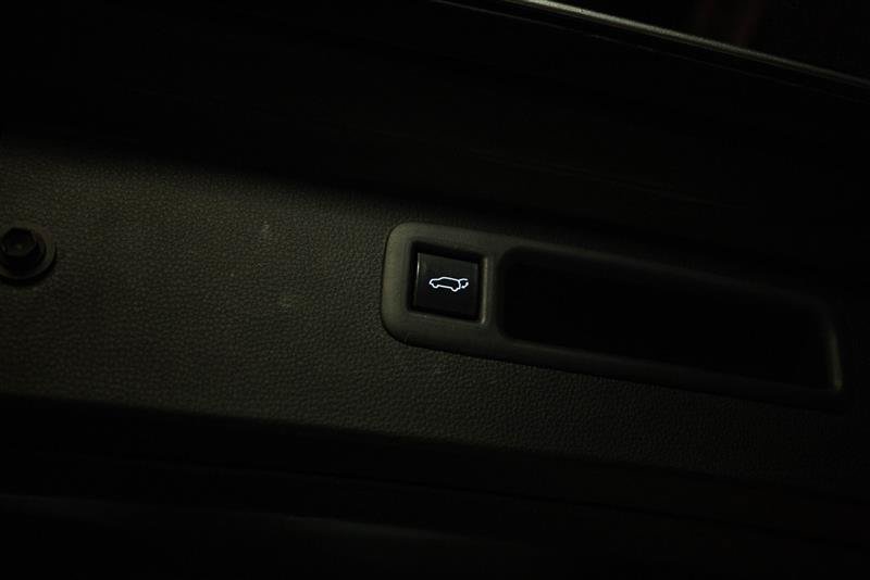 Used 2023 Toyota Highlander XLE AWD/4WD image 8