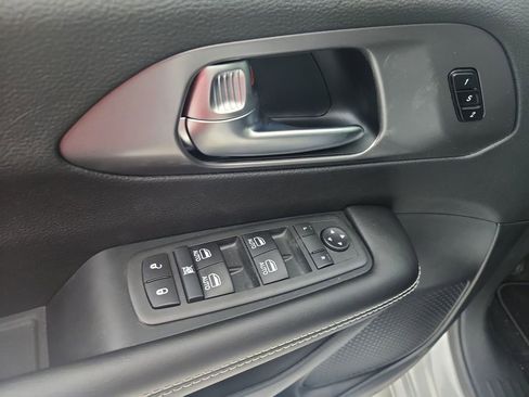 New 2026 Chrysler Pacifica Select image 13