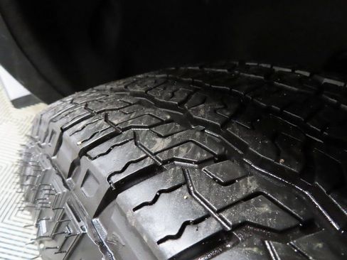 Used 2025 GMC Canyon AT4 w/ Technology Plus Package image 7