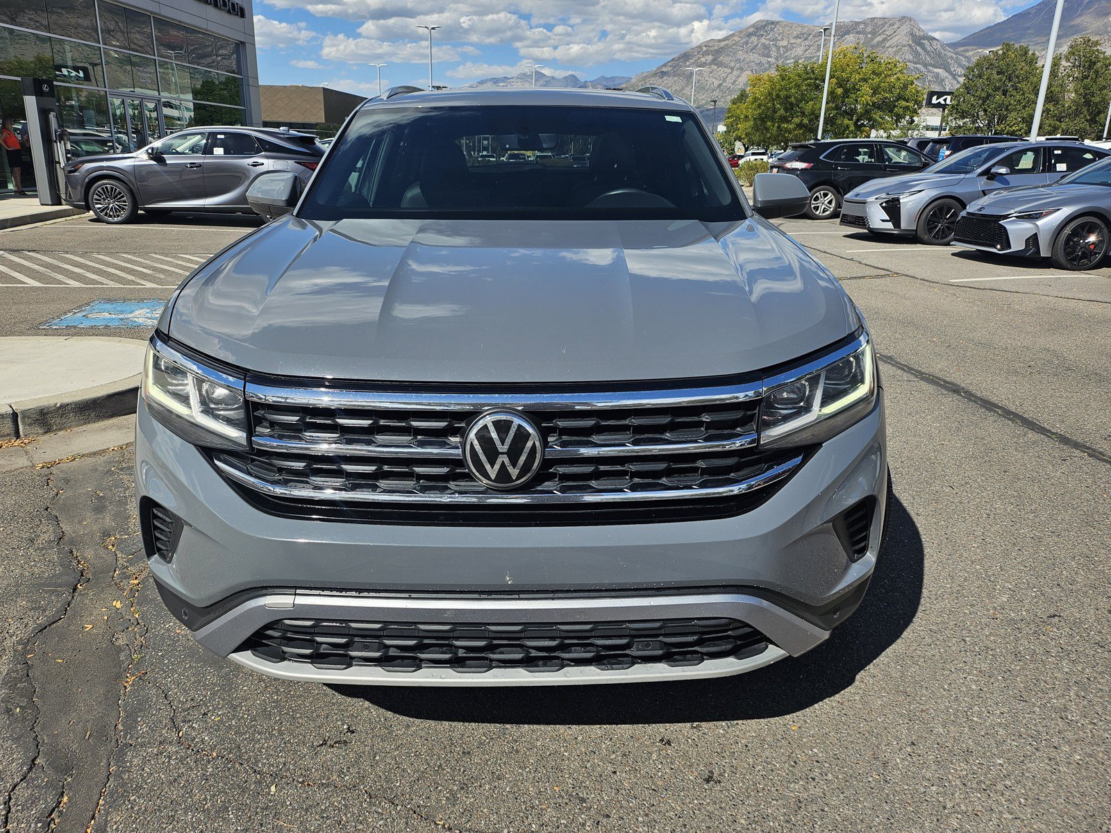 Used 2023 Volkswagen Atlas Cross Sport SE w/ Panoramic Sunroof Package AWD/4WD image 2