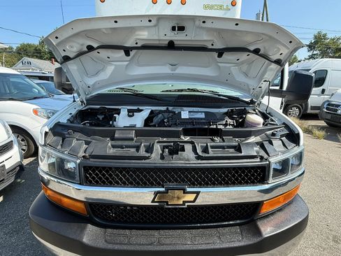 Used 2022 Chevrolet Express 3500 w/ Power Convenience Package RWD image 8