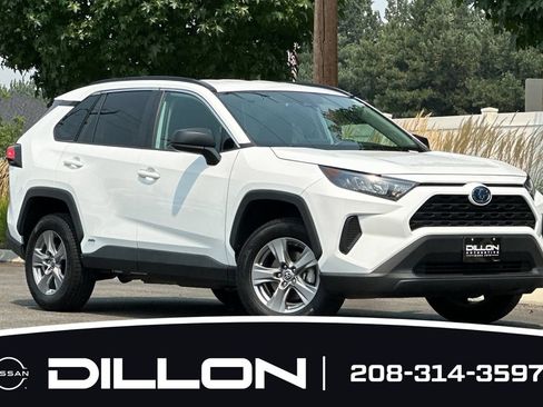Used 2022 Toyota RAV4 LE AWD/4WD image 2