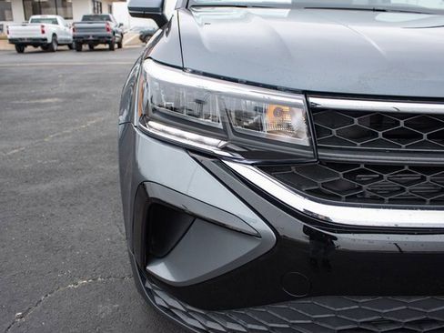 Used 2024 Volkswagen Taos SE image 11