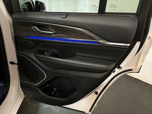 Certified 2023 Jeep Grand Cherokee Overland w/ Luxury Tech Group IV AWD/4WD image 26