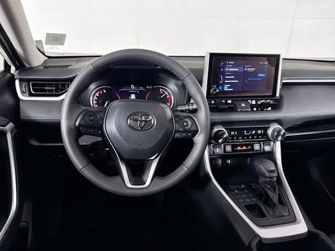 Used 2025 Toyota RAV4 XLE w/ Convenience Package image 18