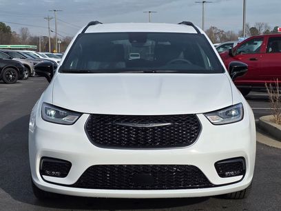 New 2026 Chrysler Pacifica Select