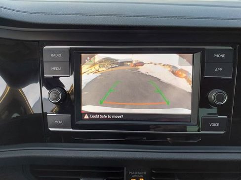 Used 2024 Volkswagen Jetta SE FWD image 16