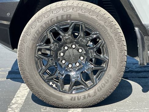 Used 2024 GMC Hummer EV 2X AWD/4WD image 45