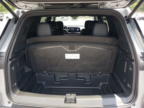 New 2026 Chevrolet Traverse LT w/ Sun and Wheel Package FWD image 10
