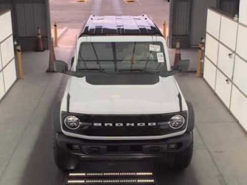 Used 2025 Ford Bronco Big Bend w/ Black Diamond Package image 2