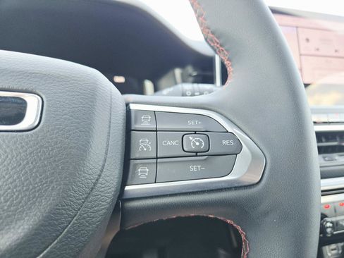 Used 2026 Jeep Compass Trailhawk w/ Sun, Sound & Navigation Group AWD/4WD image 24