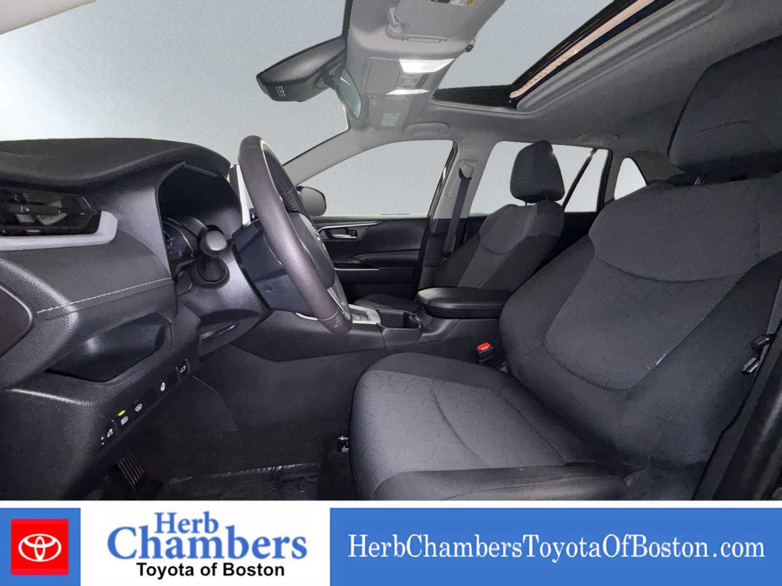 Used 2025 Toyota RAV4 XLE w/ Convenience Package AWD/4WD image 7