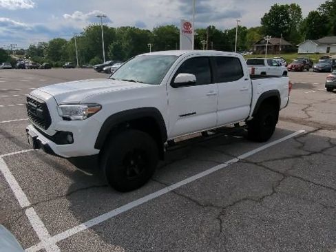 Used 2021 Toyota Tacoma SR5 w/ Trail Edition AWD/4WD image 8