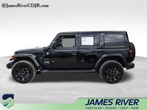 Used 2023 Jeep Wrangler Unlimited Sahara w/ Cold Weather Group AWD/4WD image 2