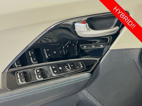 Certified 2017 Kia Niro Touring image 19