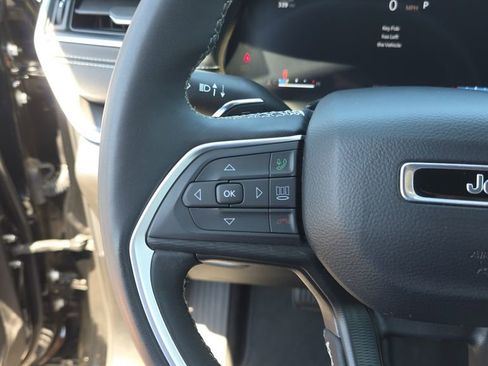 Used 2024 Jeep Grand Cherokee Altitude RWD image 16