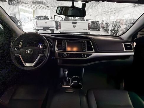 Used 2016 Toyota Highlander XLE AWD/4WD image 10