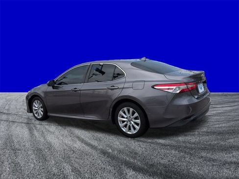 Used 2019 Toyota Camry LE FWD image 3