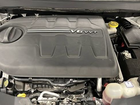 Used 2020 Jeep Cherokee Trailhawk AWD/4WD image 26