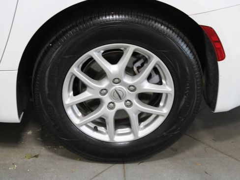Used 2025 Chrysler Pacifica Select FWD image 17