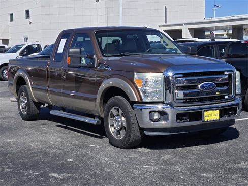 Used 2011 Ford F250 Lariat w/ Lariat Interior Pkg image 3