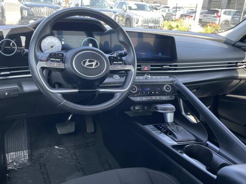 Certified 2024 Hyundai Elantra SEL w/ Convenience Package image 6