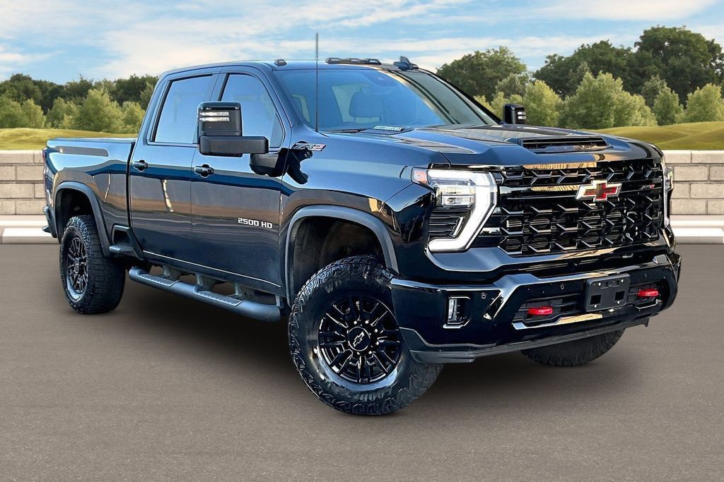 Used 2025 Chevrolet Silverado 2500 ZR2 w/ Technology Package AWD/4WD image 2