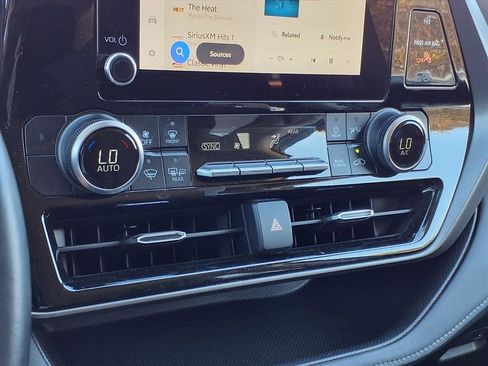 Used 2024 Toyota Highlander LE image 19