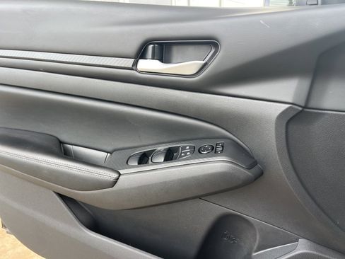 Used 2024 Nissan Altima 2.5 SV image 6