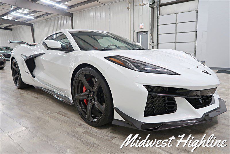 Used 2024 Chevrolet Corvette Z06 w/ Z07 Performance Package RWD image 27