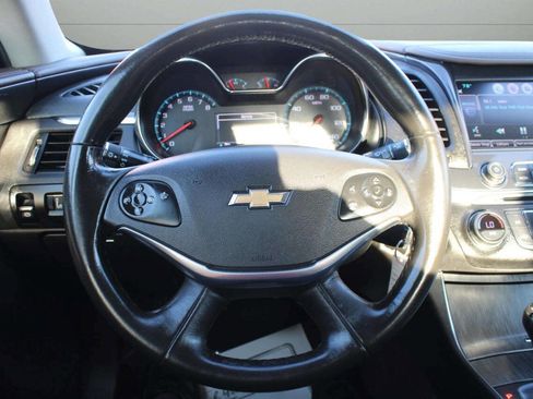 Used 2015 Chevrolet Impala LT w/ Convenience Package image 19