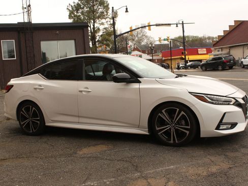 Used 2021 Nissan Sentra SR w/ SR Premium Package FWD image 4