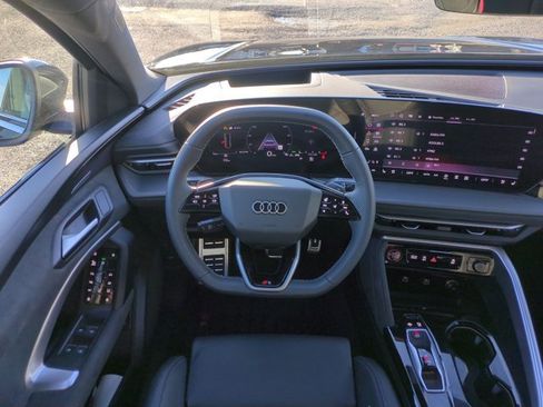 Used 2025 Audi SQ5 Premium Plus image 13