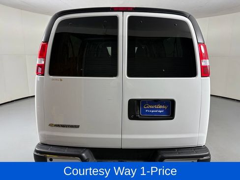 Used 2025 Chevrolet Express 3500 LT w/ LT Preferred Equipment Group RWD image 9