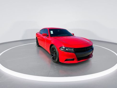 Used 2018 Dodge Charger R/T image 2