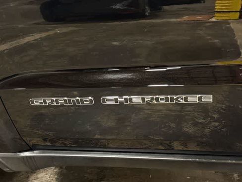 Used 2019 Jeep Grand Cherokee Laredo AWD/4WD image 24