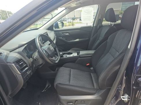 Used 2025 Nissan Rogue SV FWD image 12