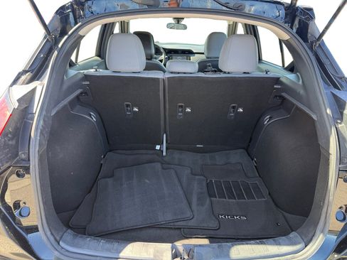 Used 2023 Nissan Kicks SR w/ SR Premium Package FWD image 17