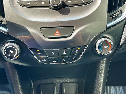 Used 2018 Chevrolet Cruze LT image 15