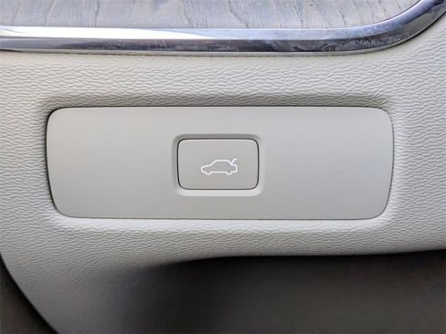 Certified 2023 Volvo XC60 B5 Plus w/ Protection Package Premier image 31