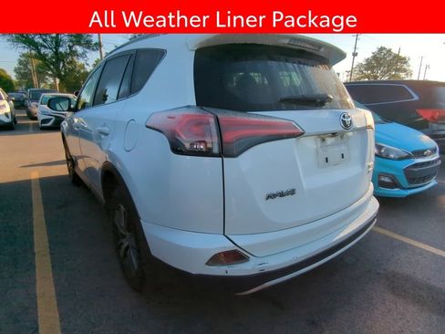 Used 2018 Toyota RAV4 XLE AWD/4WD image 4