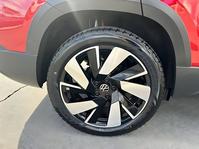 Used 2024 Volkswagen Taos SEL AWD/4WD image 13