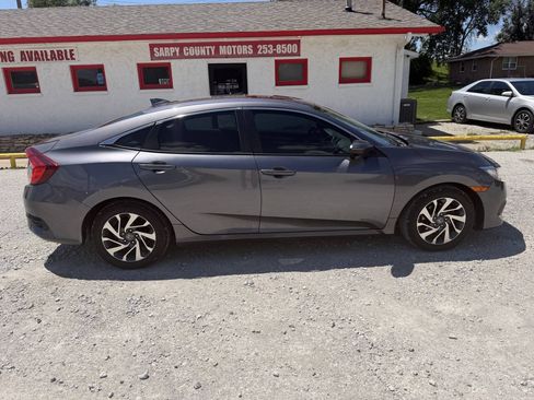 Used 2018 Honda Civic EX image 2